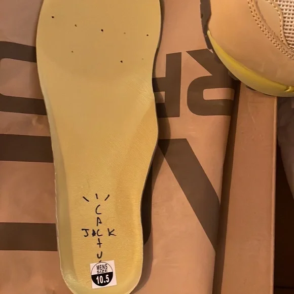 Travis Scott x Air Max 1 'Saturn Gold' - Picture 4 of 9